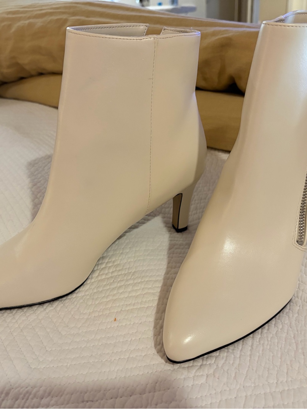 Classic White Women's Mid Heel boots with side zipper